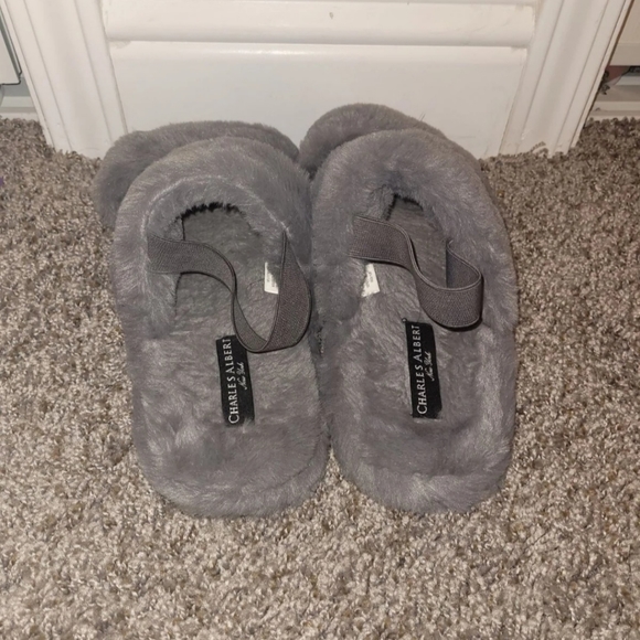 Slippers - Picture 4 of 6